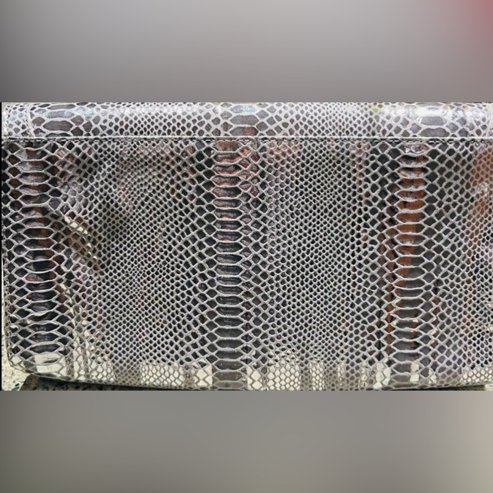 NWOT-Whitehouse Black Market Faux Snakeskin with removable chain - Picture 3 of 4